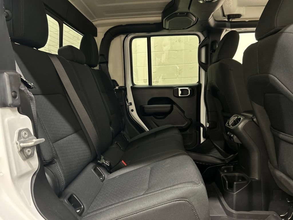 Used 2022 Jeep Gladiator Sport AWD/4WD image 9