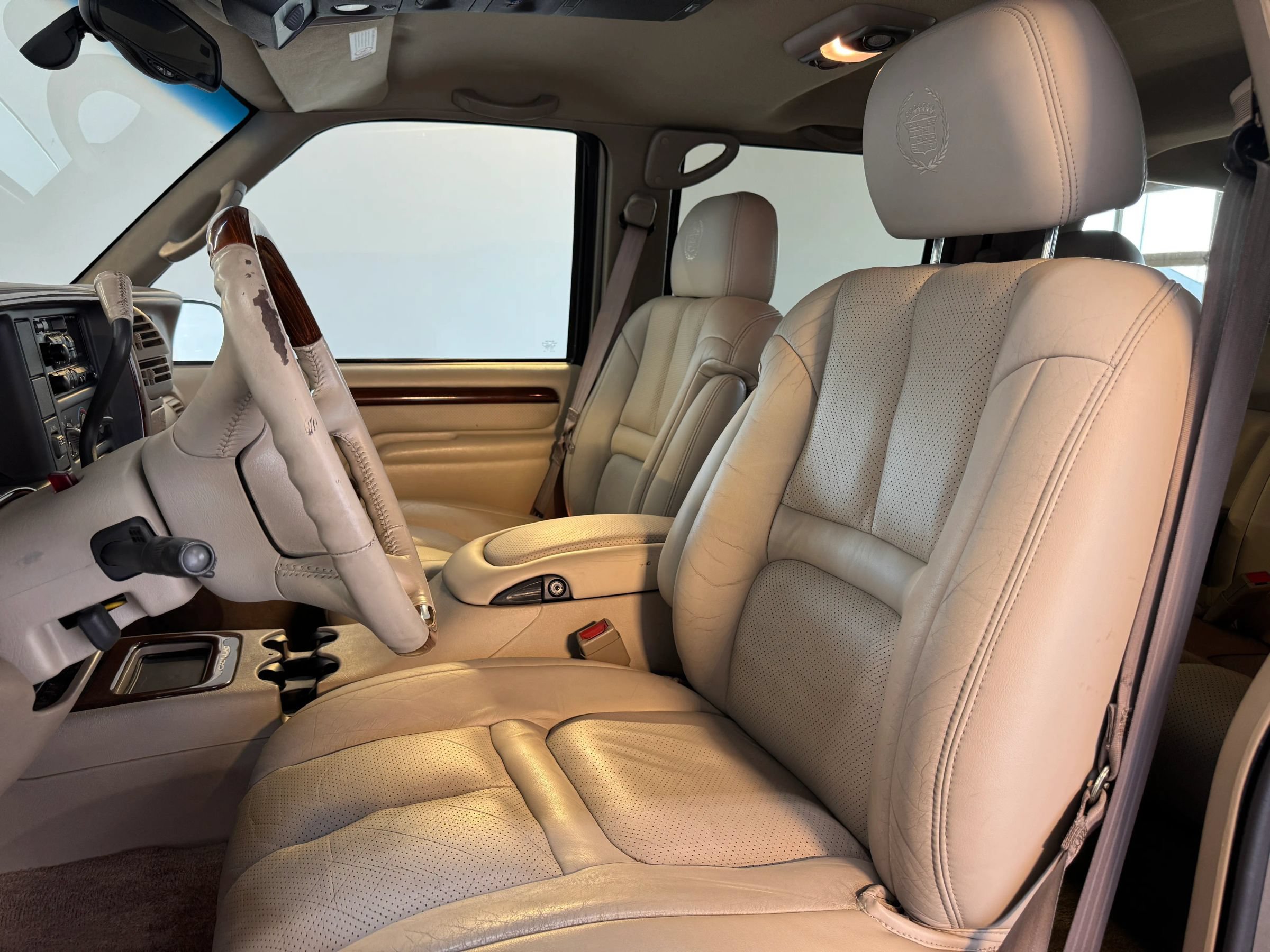 Used 2000 Cadillac Escalade 4WD image 15