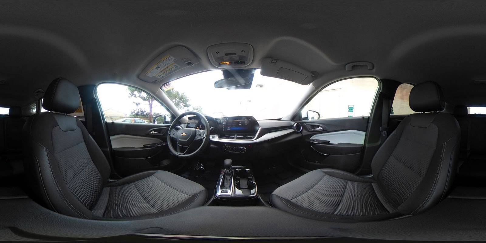 Used 2025 Chevrolet Trax LT image 41