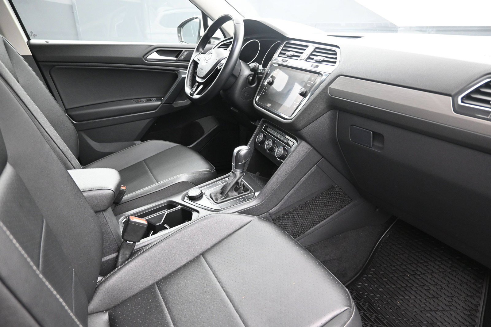 Used 2019 Volkswagen Tiguan SE w/ Panoramic Sunroof Package AWD/4WD image 26