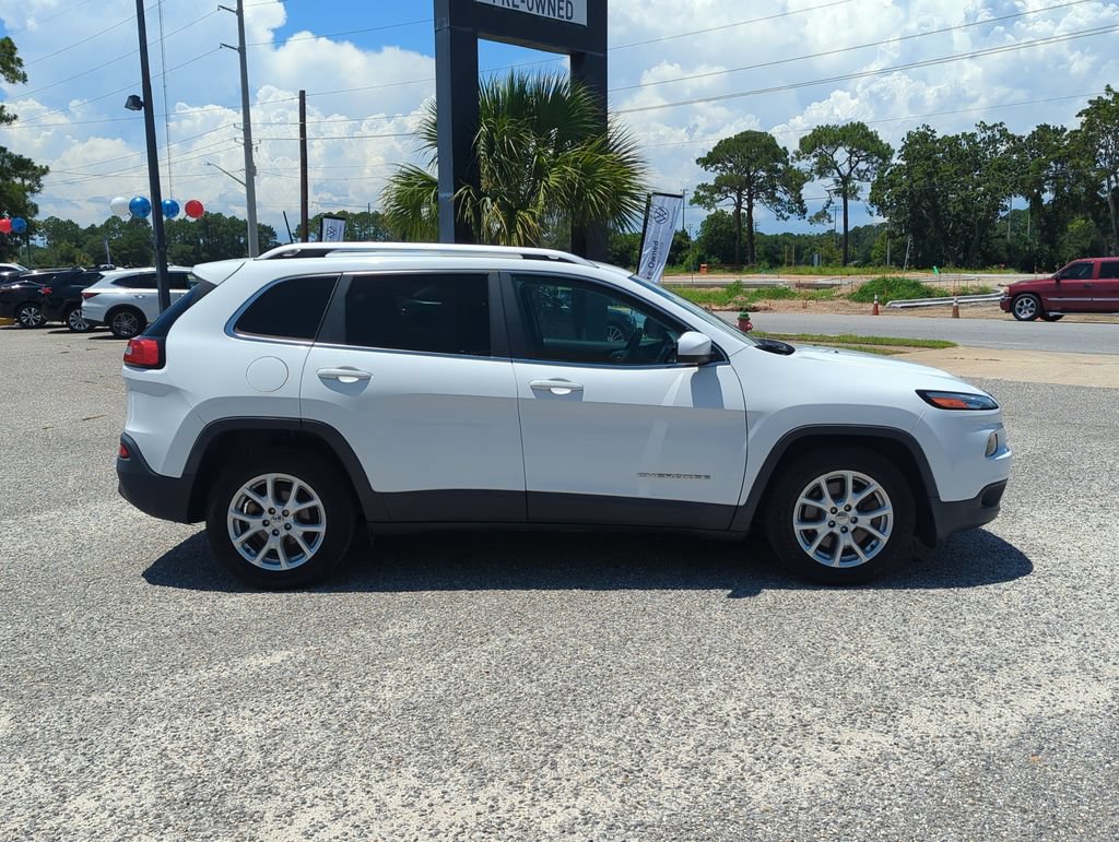 Used 2017 Jeep Cherokee Latitude FWD image 8