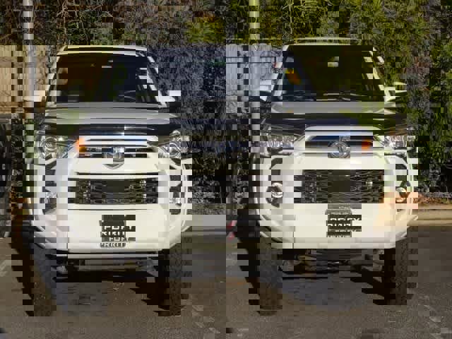 Used 2020 Toyota 4Runner SR5 Premium image 2