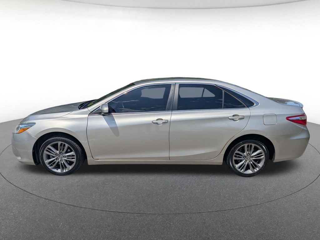 Used 2016 Toyota Camry SE FWD image 2