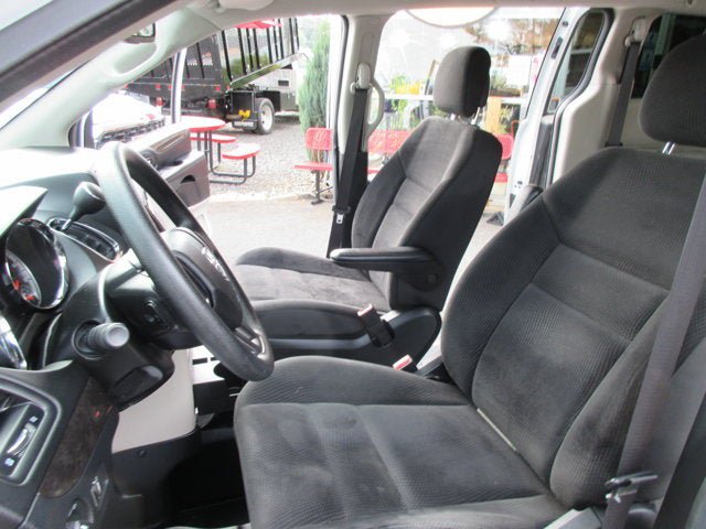 Used 2019 Dodge Grand Caravan SE FWD image 8