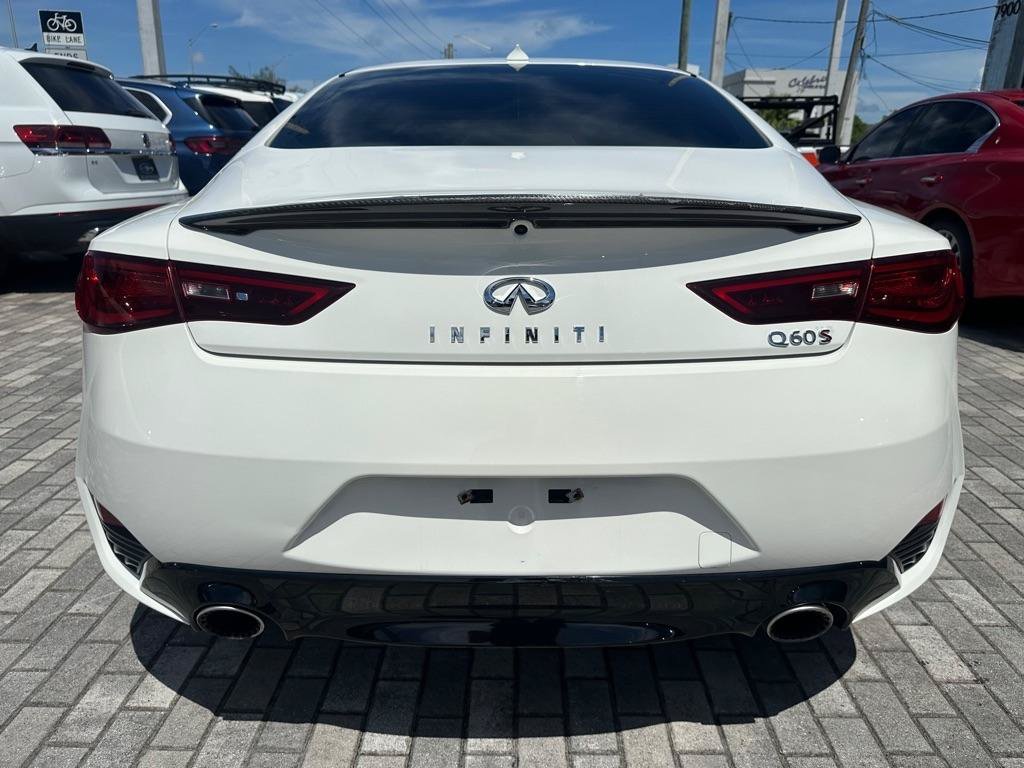 Used 2017 INFINITI Q60 Red Sport 400 RWD image 6
