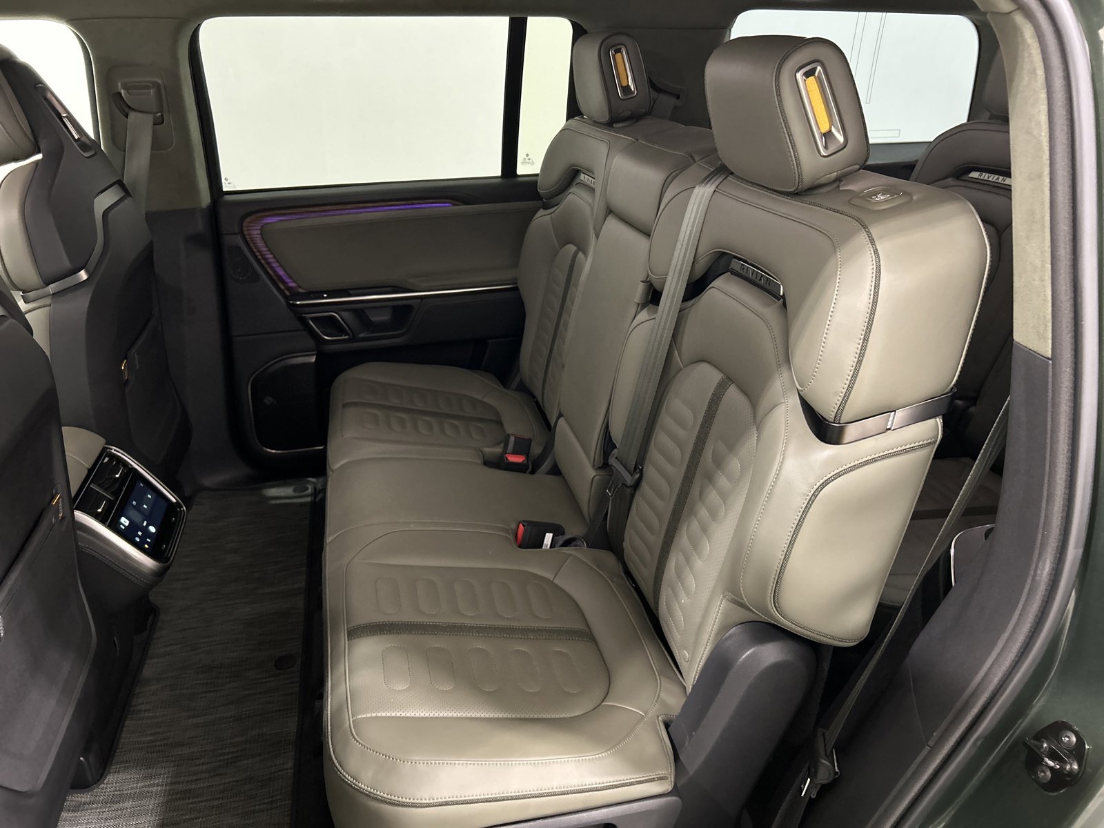 Used 2024 Rivian R1S Adventure AWD/4WD image 21