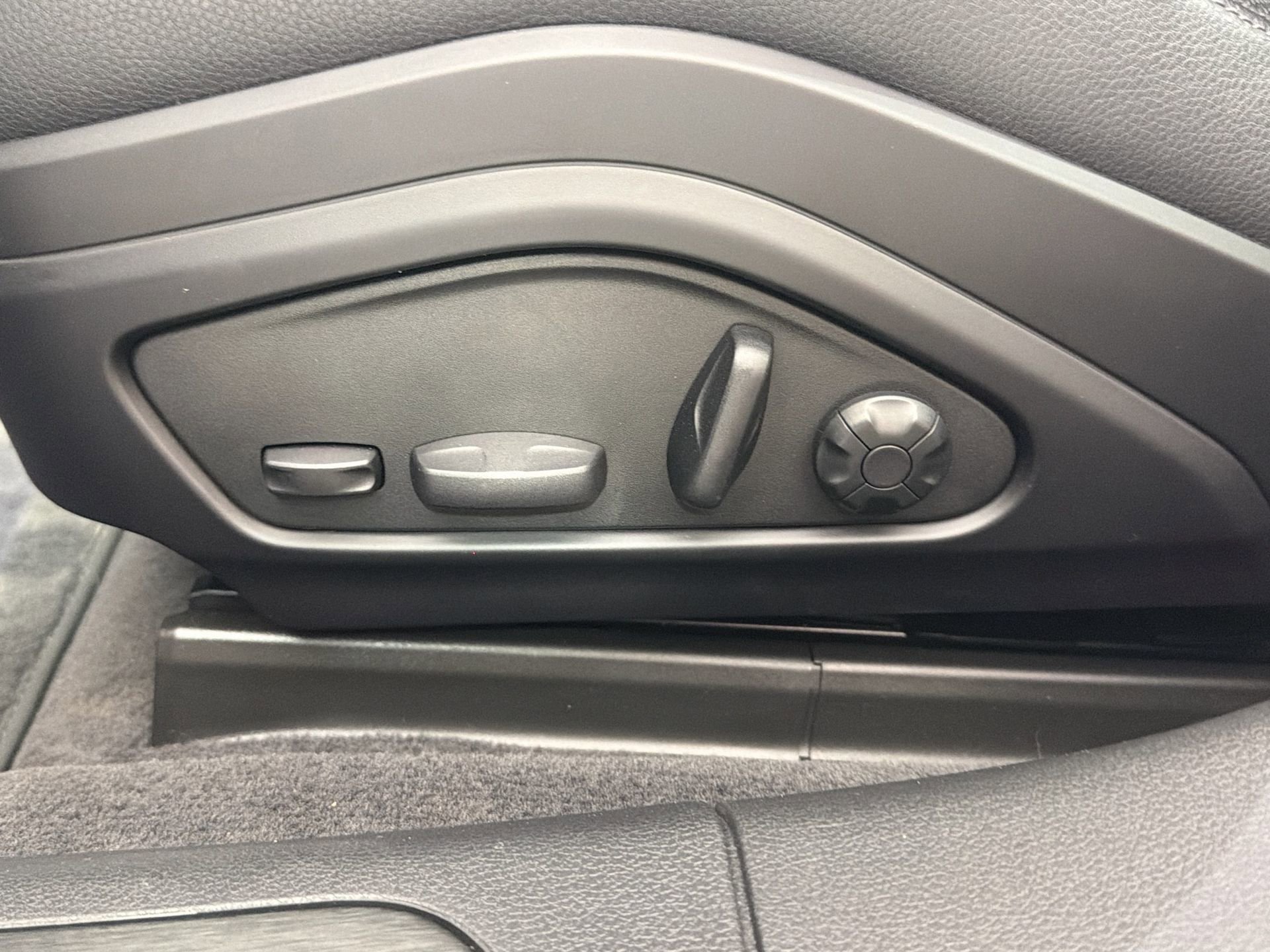 Certified 2023 Porsche Panamera 4 Platinum Edition w/ Assistance Package image 32