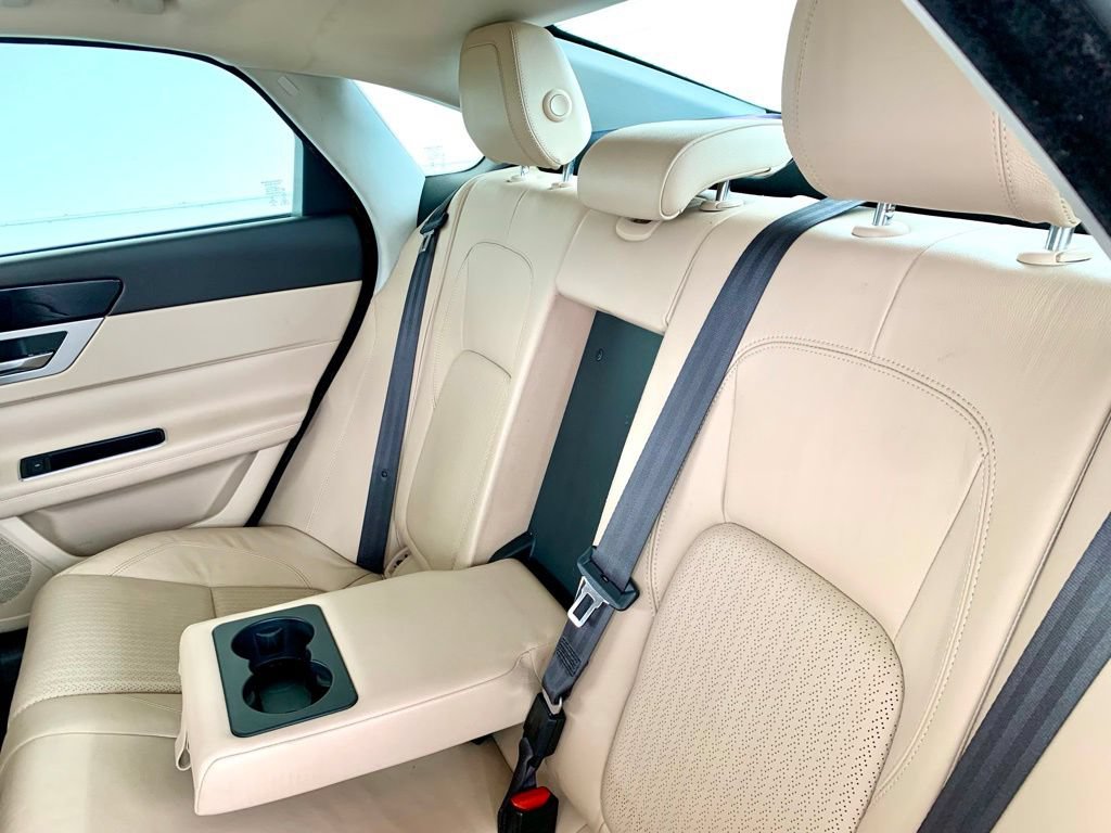Used 2016 Jaguar XF Prestige RWD image 15