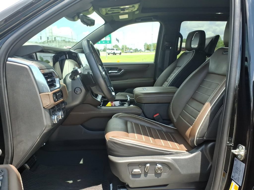 Used 2025 GMC Yukon Denali Ultimate AWD/4WD image 16