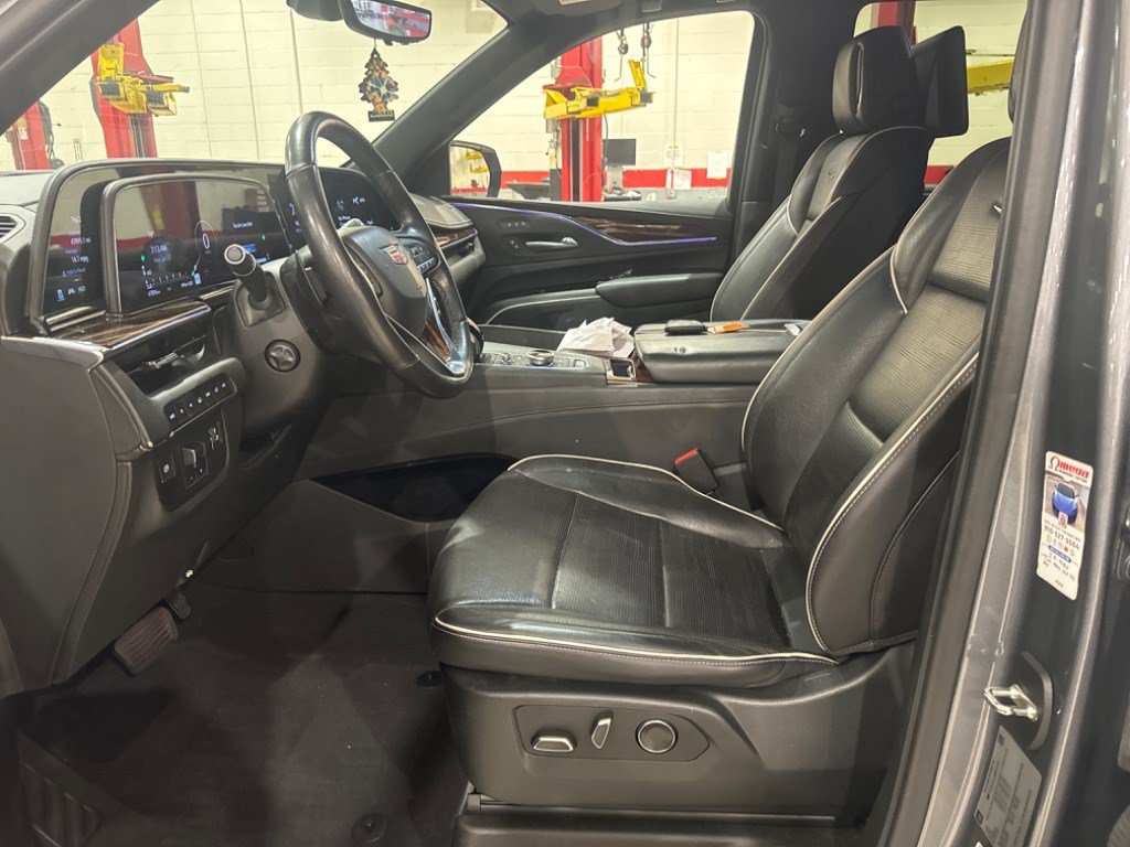 Used 2021 Cadillac Escalade Premium Luxury w/ Driver Assist Tech Package AWD/4WD image 15