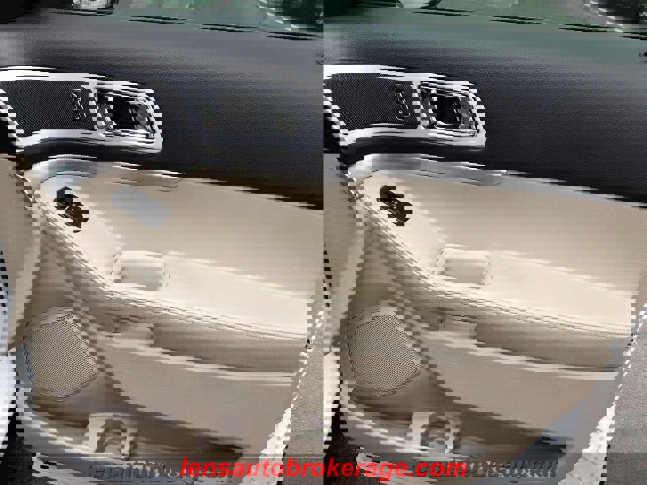 Used 2015 Ford Explorer XLT image 23