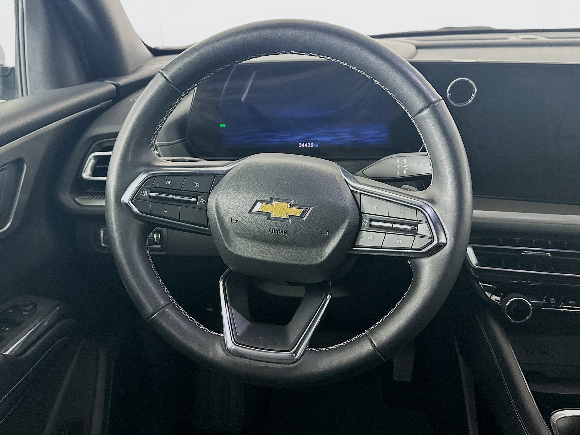 Used 2025 Chevrolet Traverse LT image 18