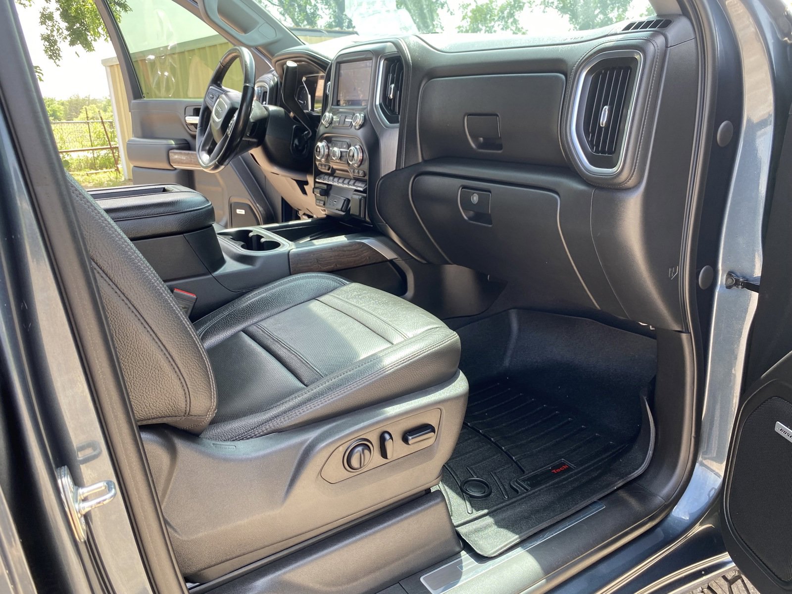 Used 2020 GMC Sierra 2500 Denali w/ Denali Ultimate Package AWD/4WD image 18