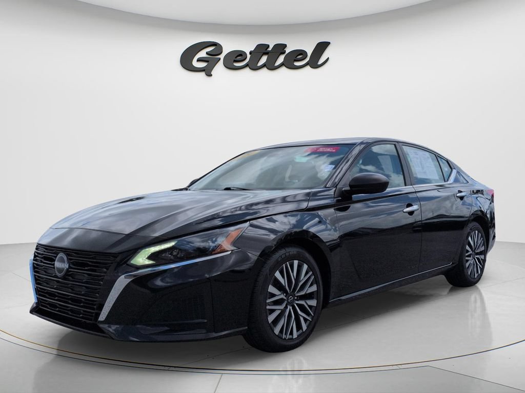 Certified 2024 Nissan Altima 2.5 SV FWD image 1