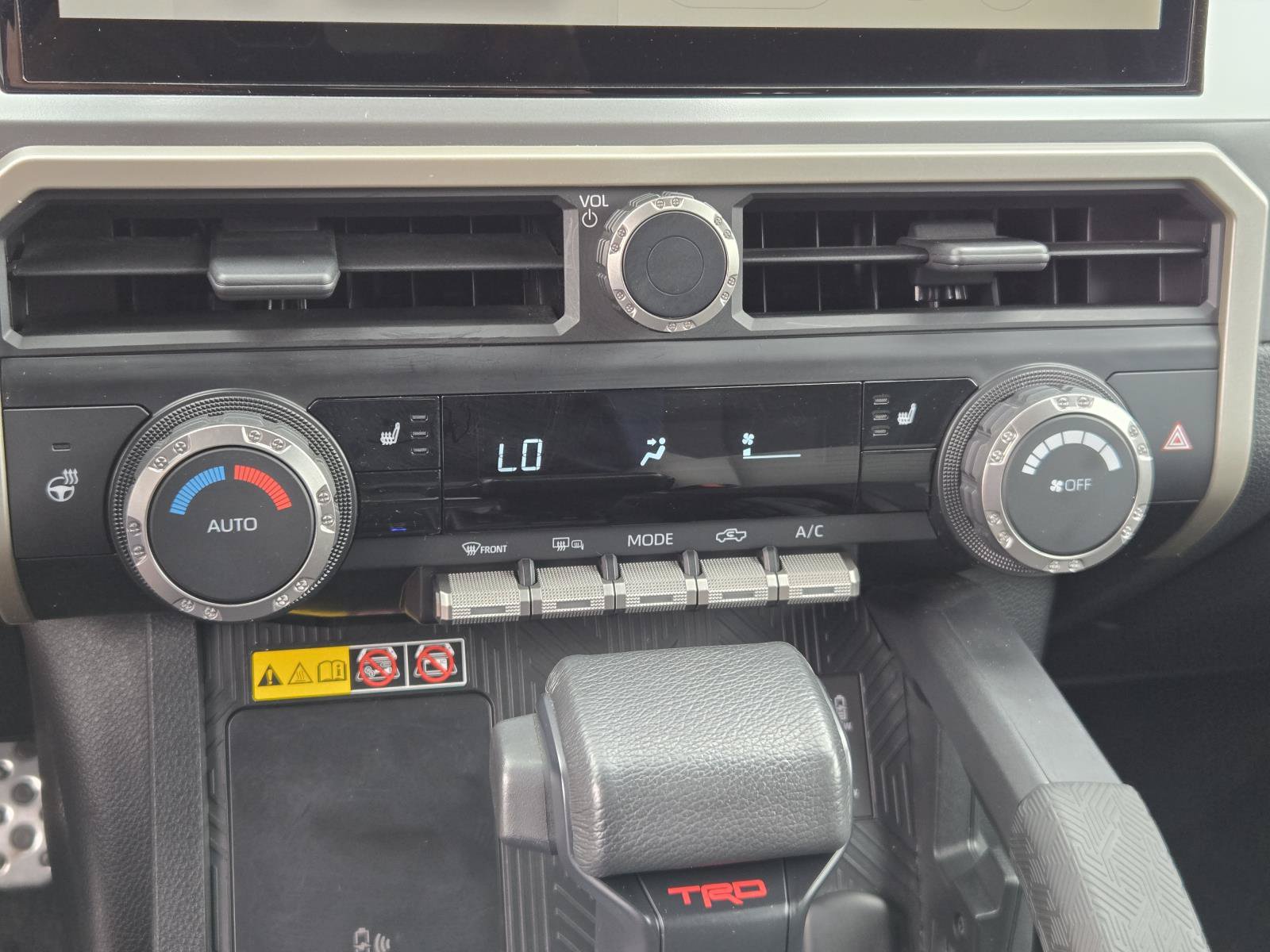 Used 2024 Toyota Tacoma TRD Sport w/ TRD Sport Upgrade Package AWD/4WD image 11