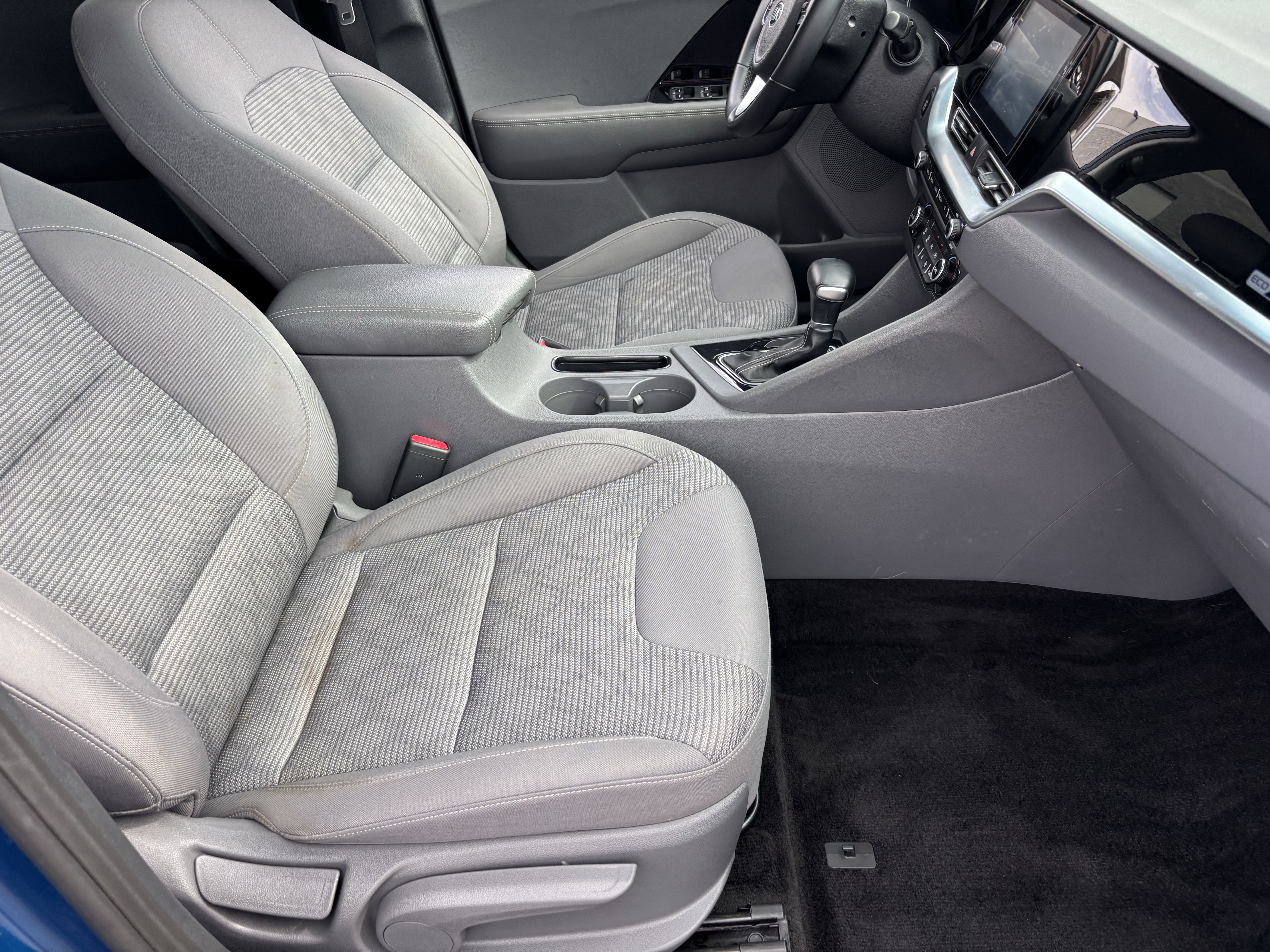 Used 2020 Kia Niro LXS FWD image 9