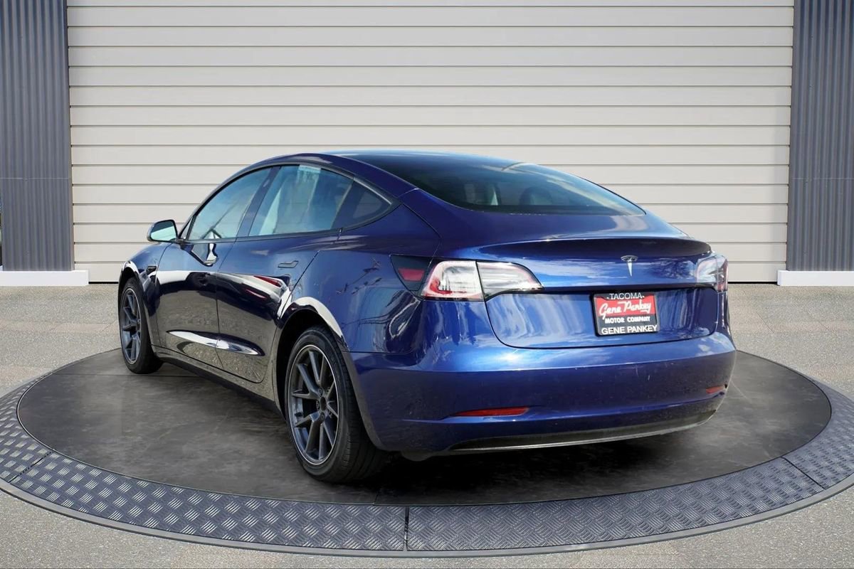 Used 2023 Tesla Model 3 Standard Range image 5