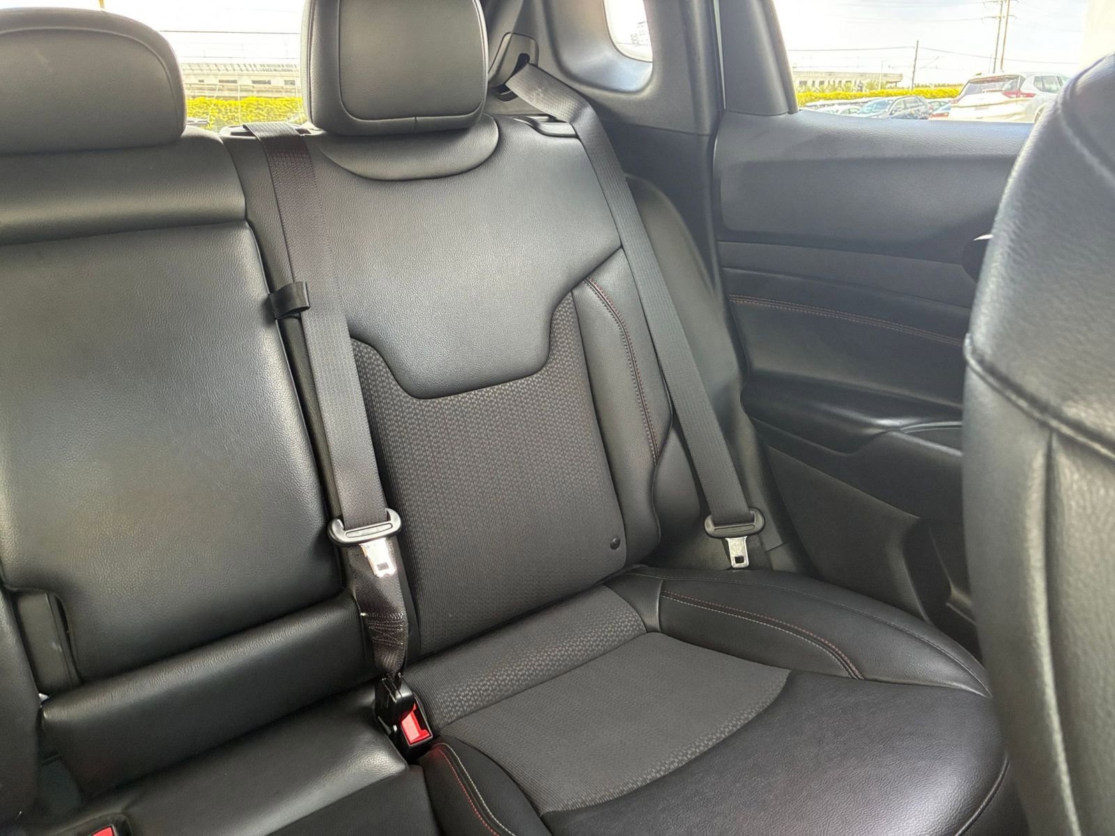 Used 2025 Jeep Compass Trailhawk image 36