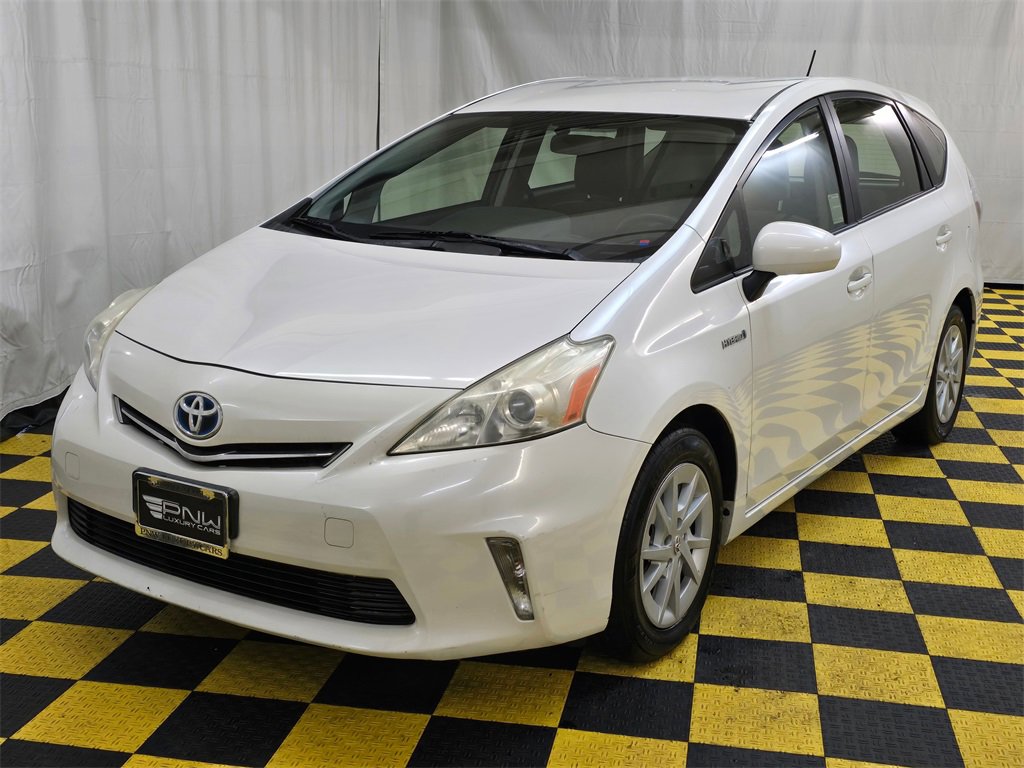 Used 2014 Toyota Prius V Two image 7