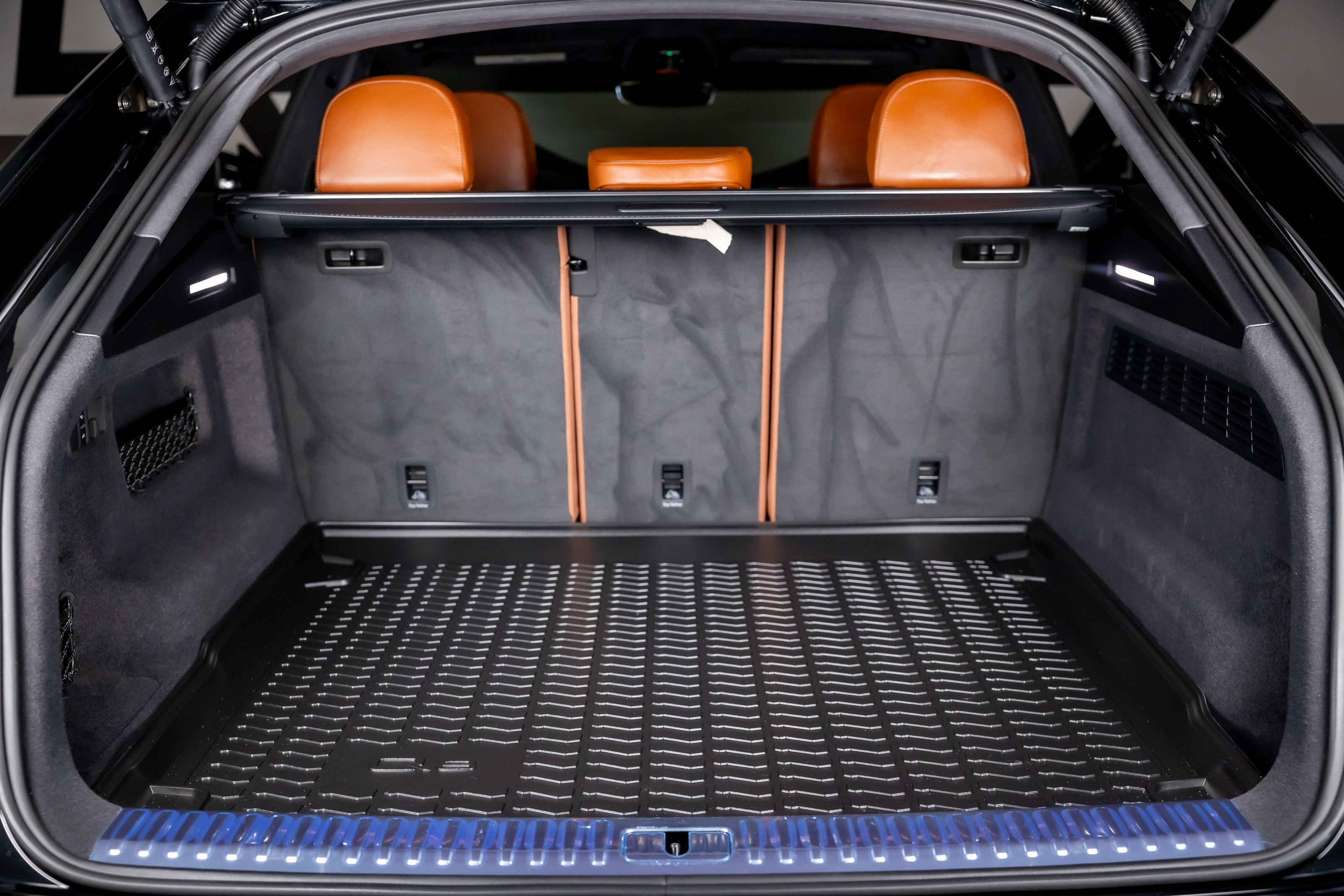 Used 2025 Audi Q8 Prestige image 34