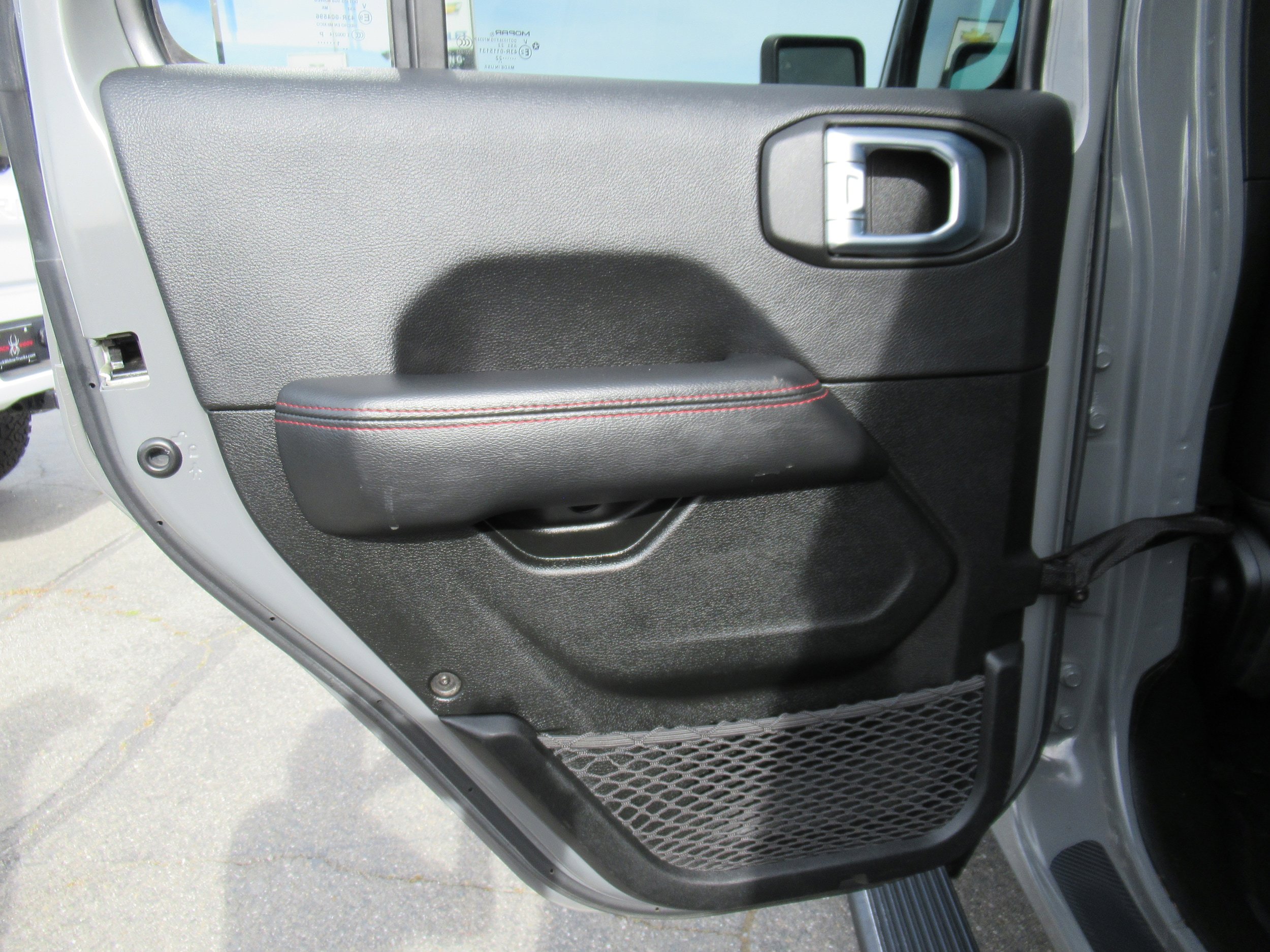 Used 2022 Jeep Wrangler Unlimited Rubicon w/ LED Lighting Group AWD/4WD image 9