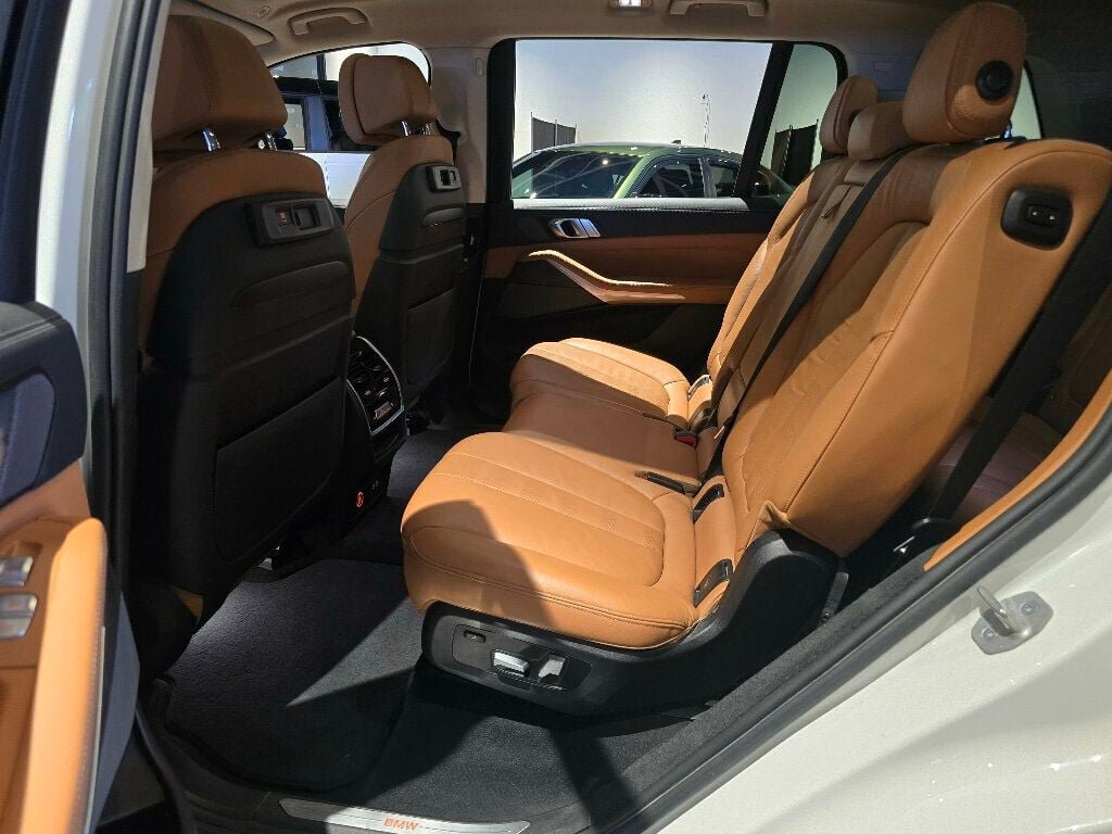 Used 2021 BMW X7 xDrive40i w/ Premium Package AWD/4WD image 23