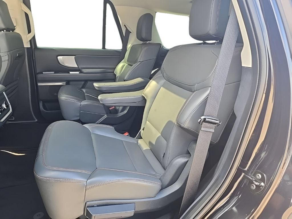 Used 2025 Ford Expedition Active AWD/4WD image 26
