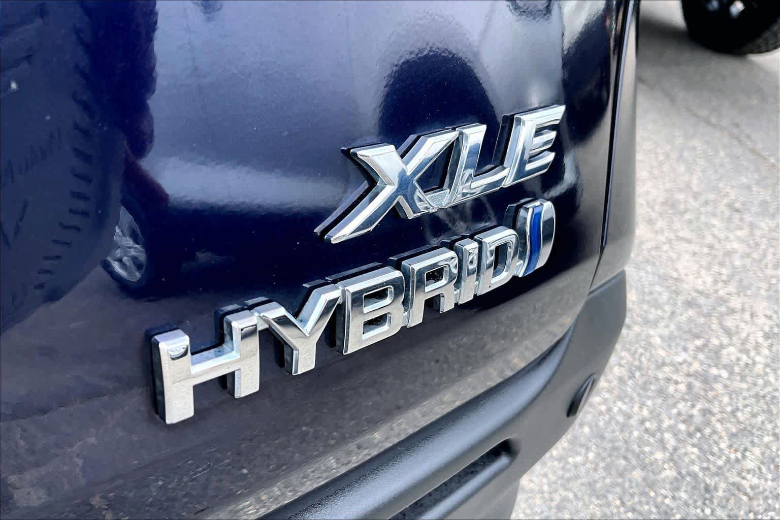 Certified 2024 Toyota Sienna XLE w/ XLE Plus Package AWD/4WD image 10