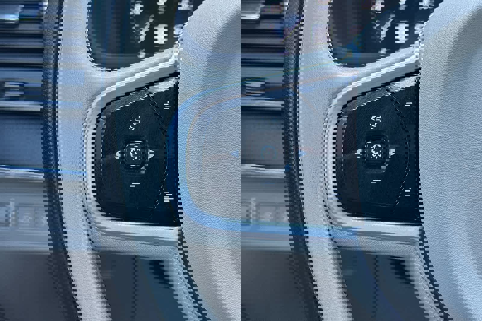 Used 2020 Volvo XC90 T8 Momentum w/ Protection Package Premier image 28