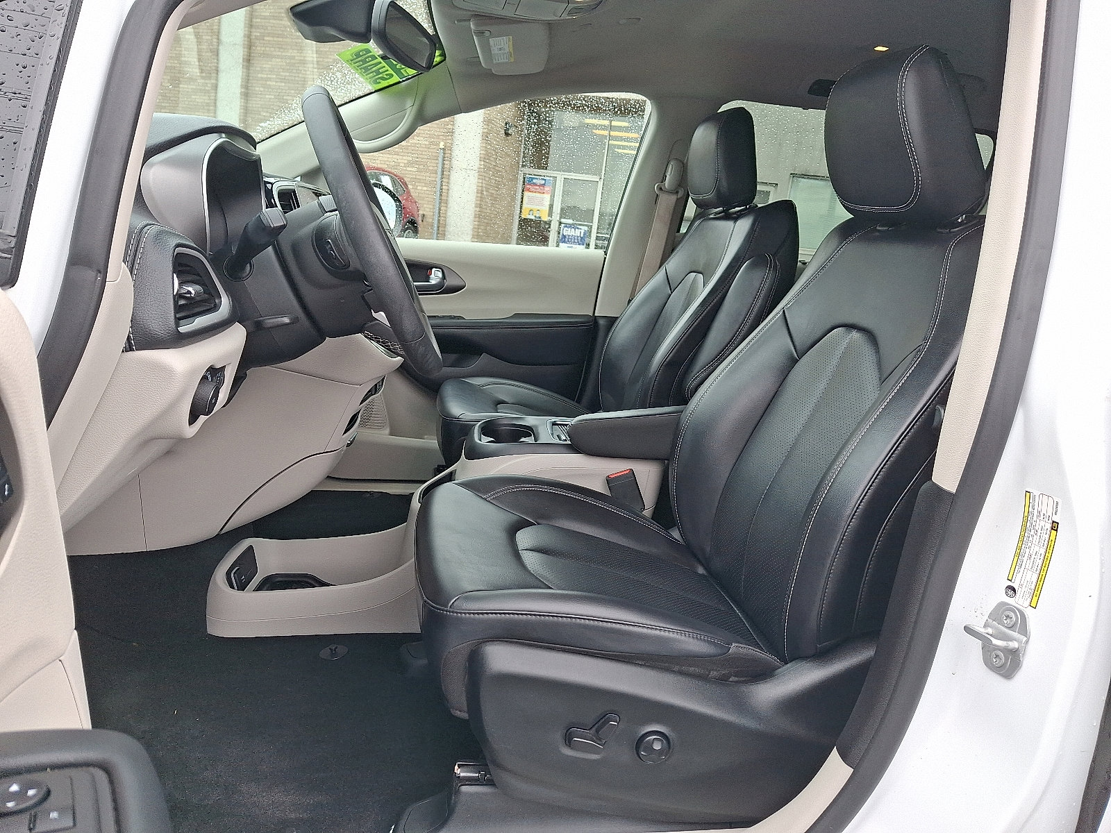 Certified 2023 Chrysler Pacifica Touring-L image 14