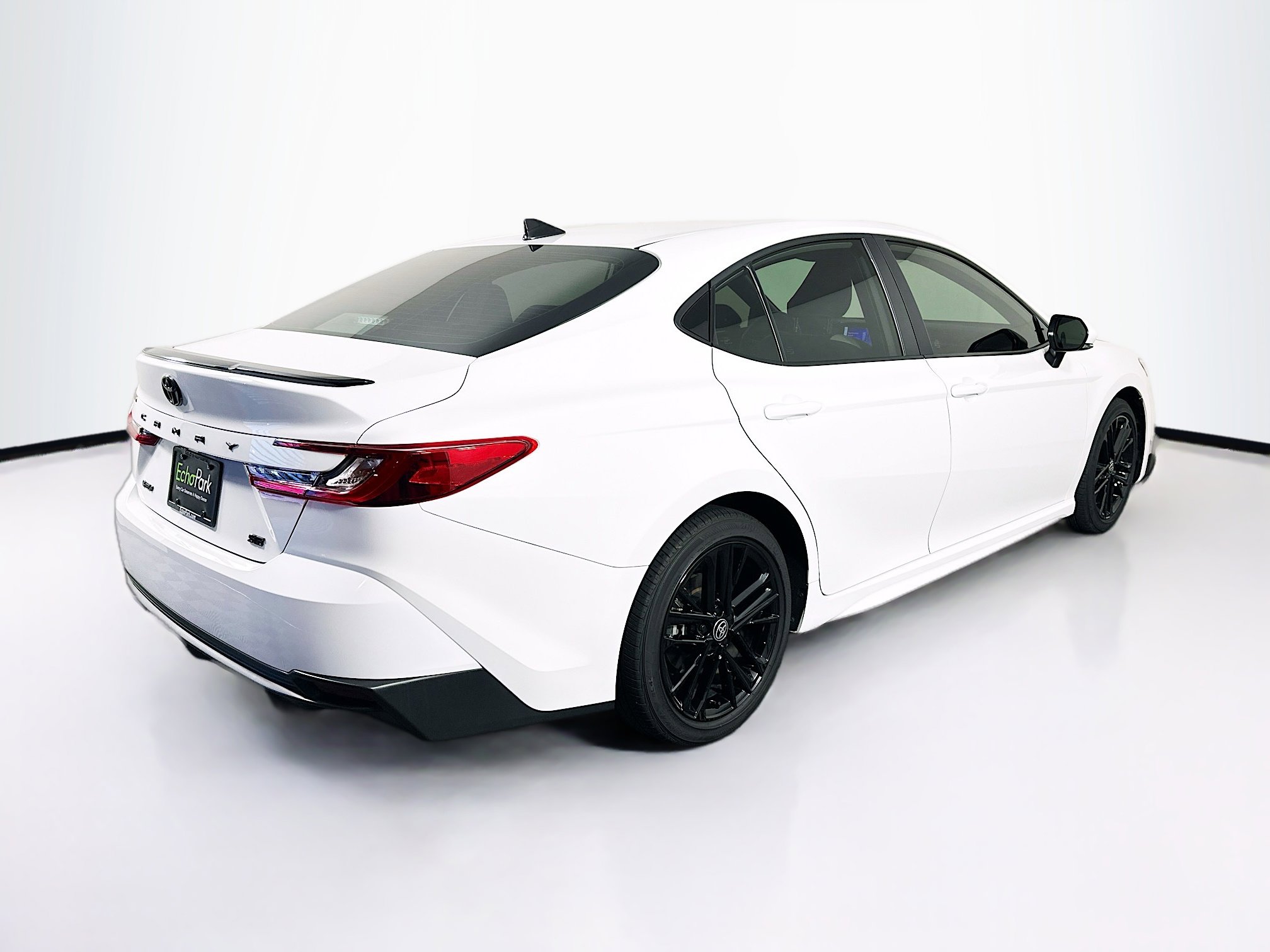 Used 2025 Toyota Camry SE image 9