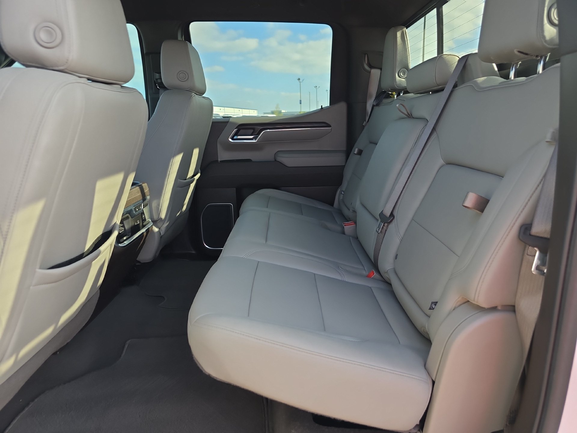 Used 2025 GMC Sierra 1500 SLT w/ SLT Premium Plus Package AWD/4WD image 11