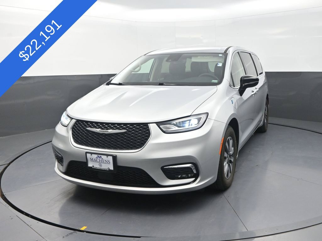 Used 2024 Chrysler Pacifica Limited FWD image 4