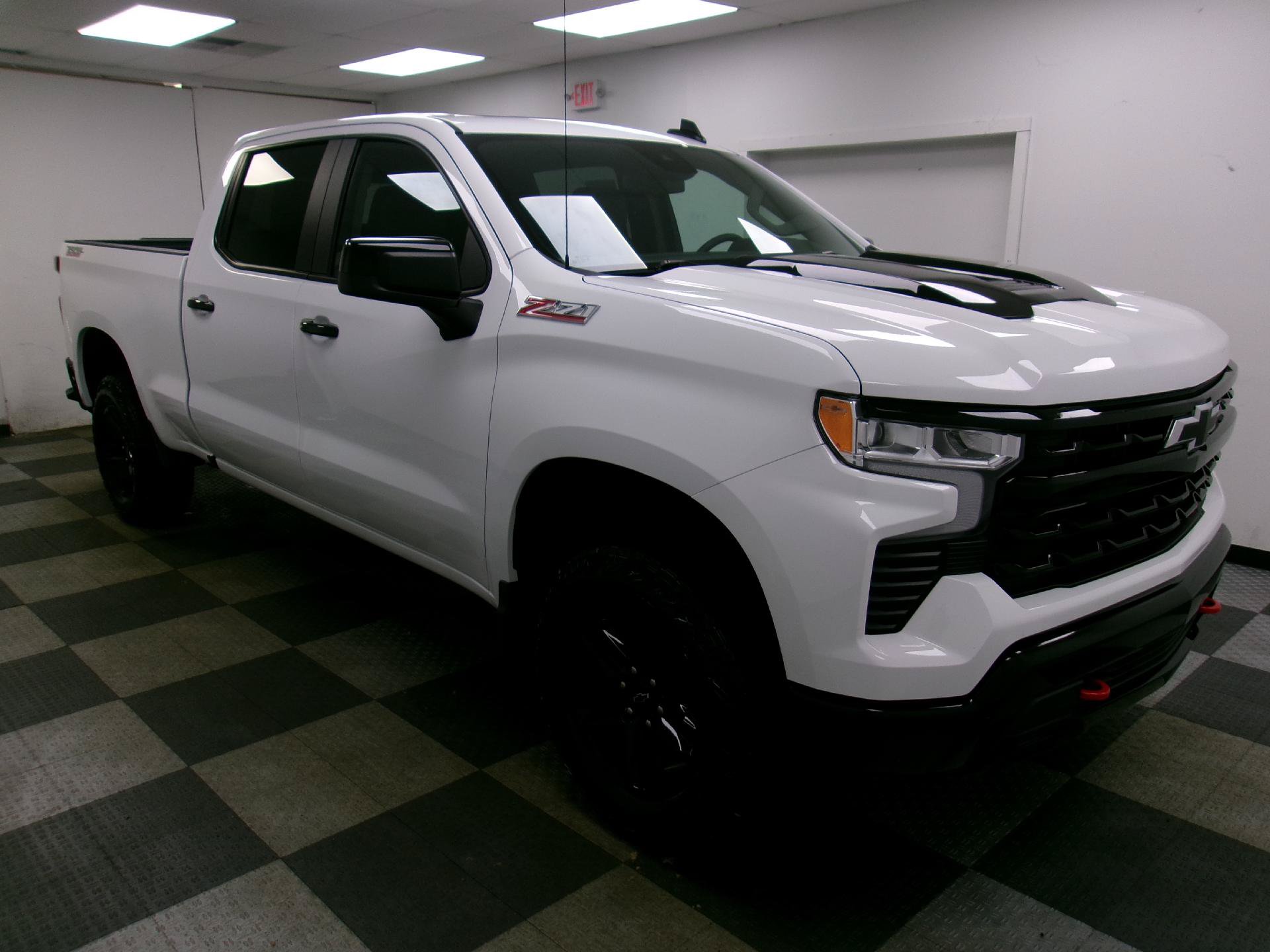 Used 2025 Chevrolet Silverado 1500 LT Trail Boss w/ Convenience Package II AWD/4WD image 14