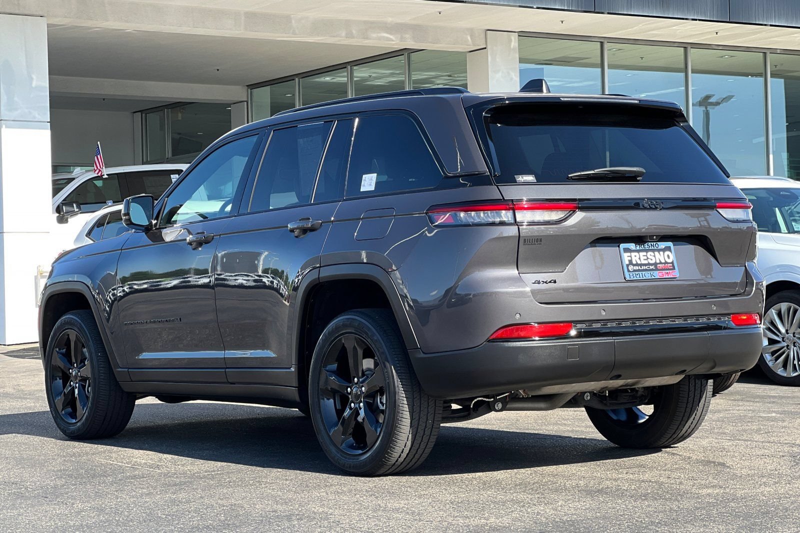 Used 2023 Jeep Grand Cherokee Altitude AWD/4WD image 6