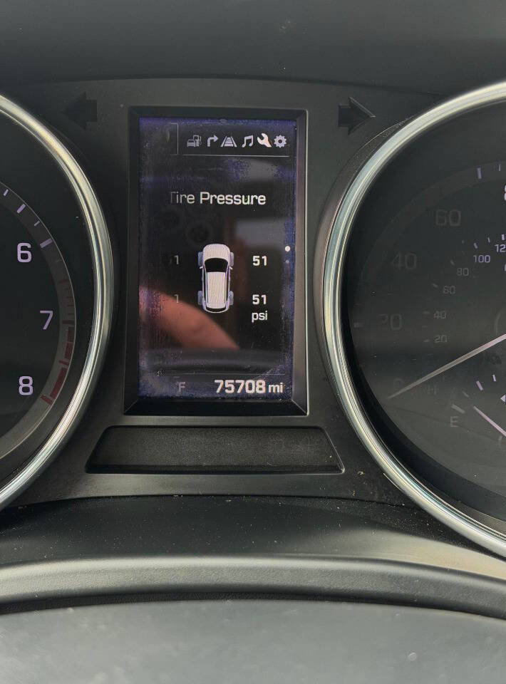 Used 2017 Hyundai Santa Fe SE Ultimate 4dr SUV w/ SE Ultimate Tech Package 03 image 17