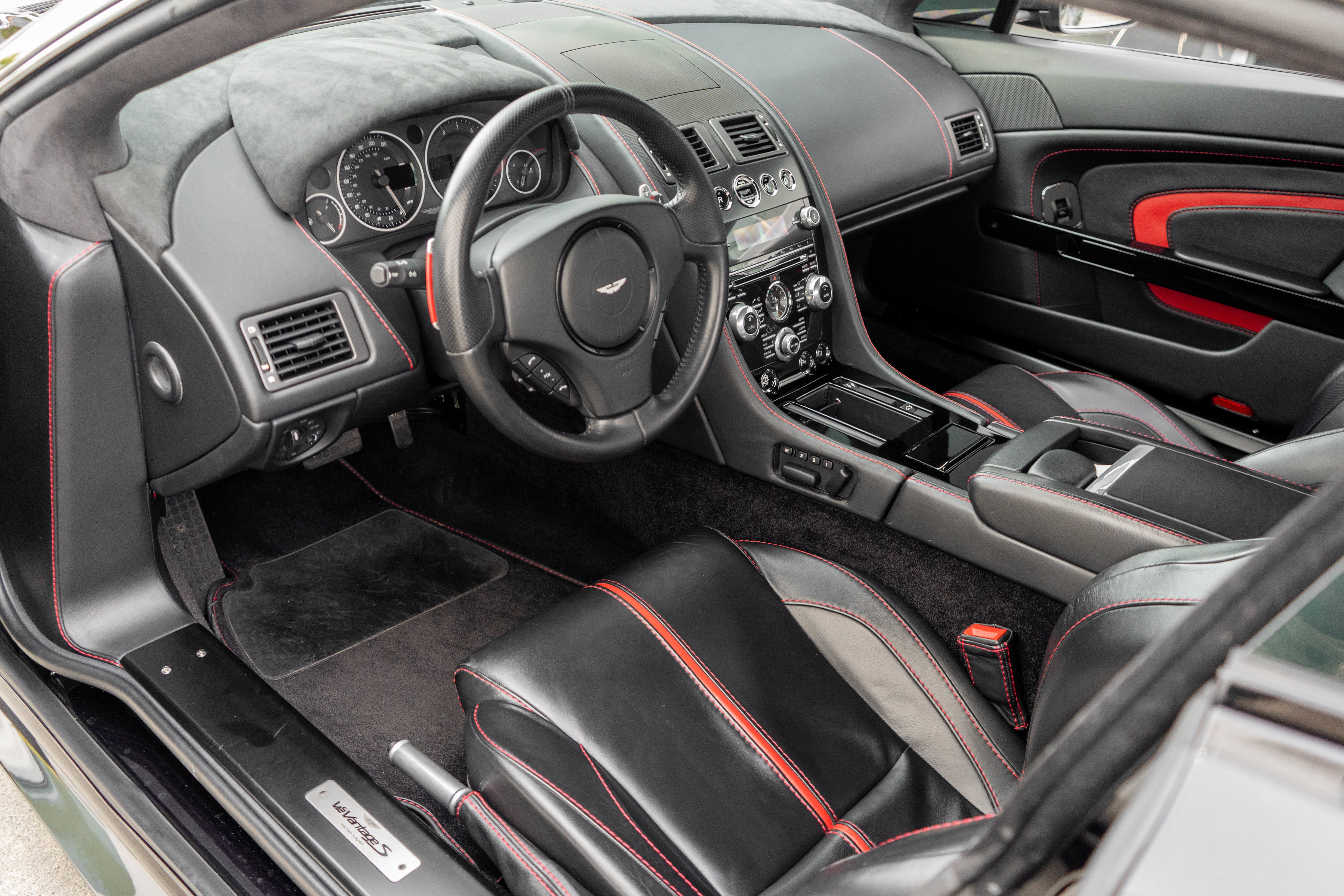 Used 2015 Aston Martin V12 Vantage S image 3