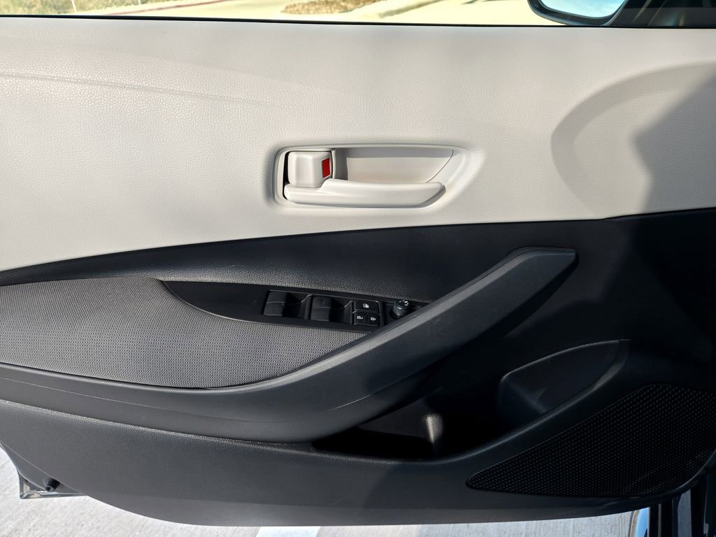 Used 2026 Toyota Corolla LE image 31
