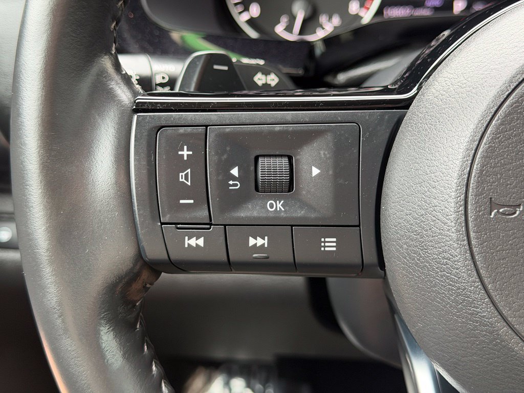 Used 2025 Nissan Pathfinder SL w/ Black Appearance Package AWD/4WD image 19