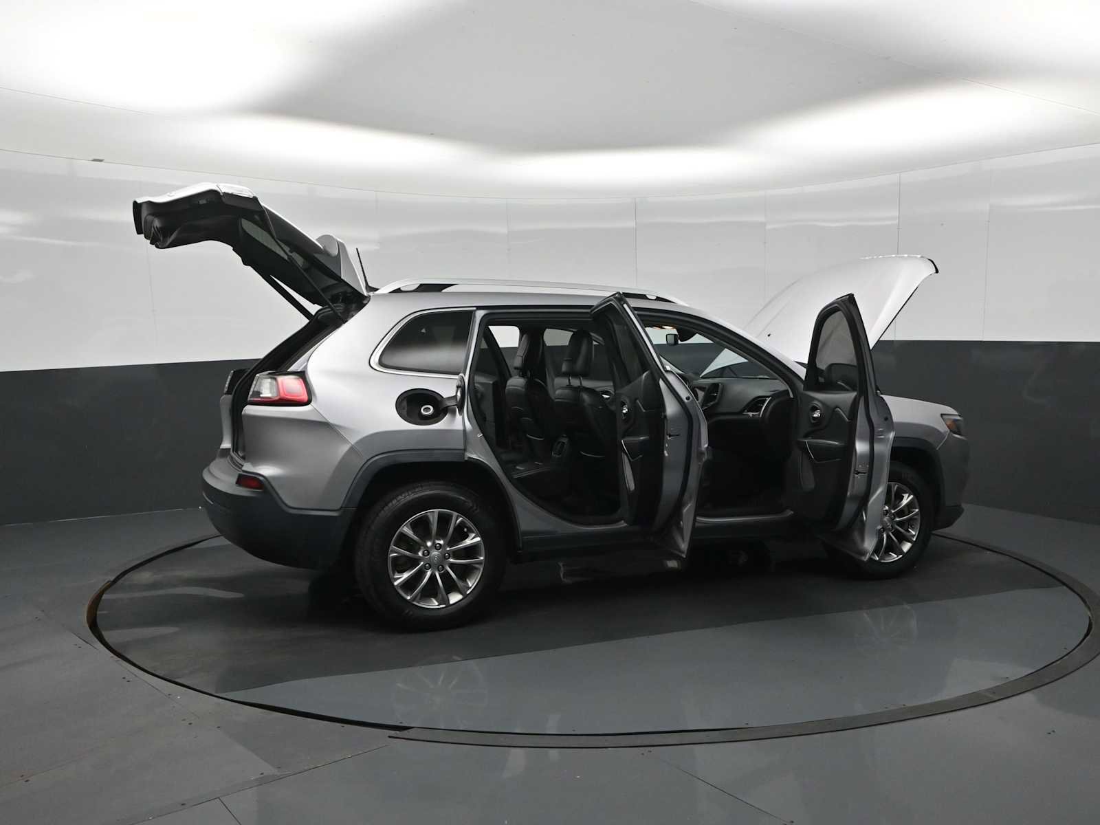 Used 2019 Jeep Cherokee Latitude Plus w/ Comfort/Convenience Group image 37