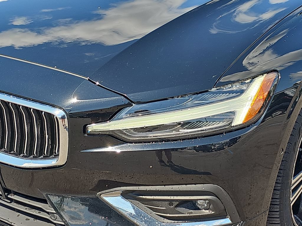 Used 2022 Volvo S60 B5 Inscription AWD/4WD image 32