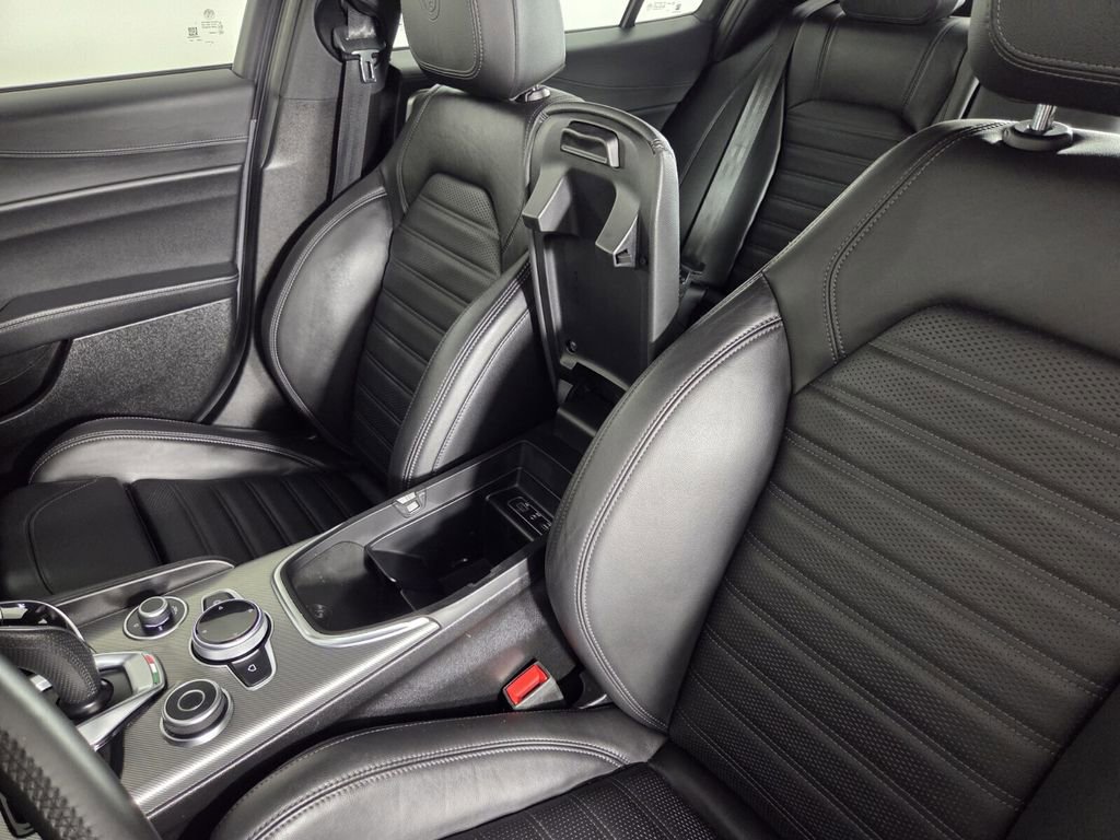 Used 2024 Alfa Romeo Giulia Veloce image 23
