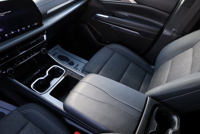 Used 2025 Chevrolet Traverse LT image 28