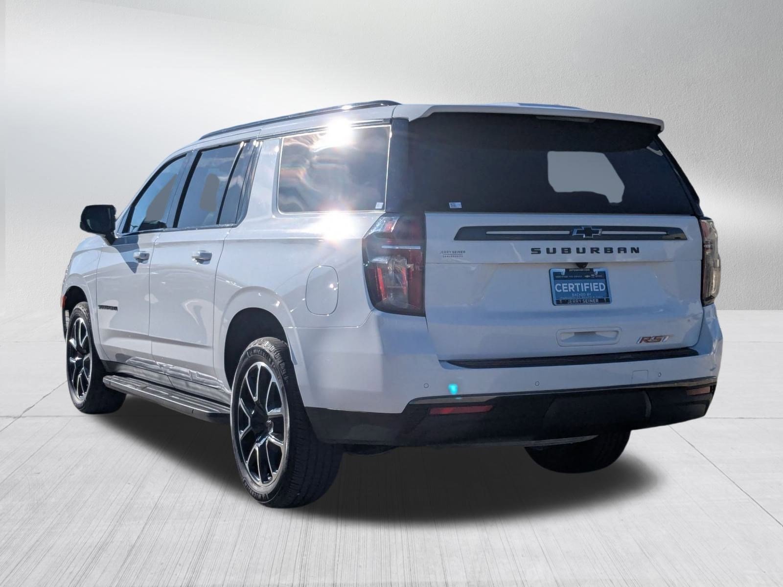 Used 2022 Chevrolet Suburban RST w/ Luxury Package image 4