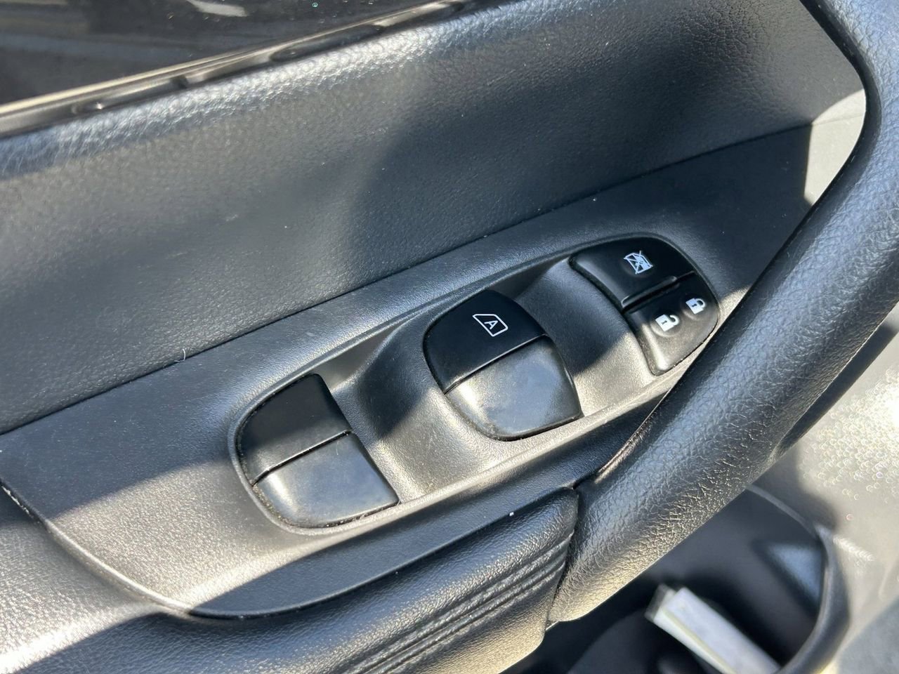 Certified 2019 Nissan Rogue SV image 30