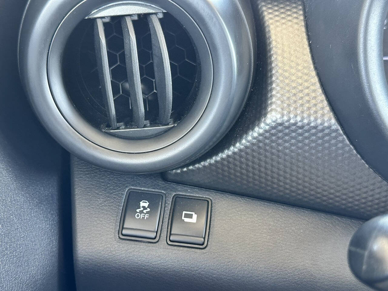 Used 2019 Nissan Kicks S FWD image 26