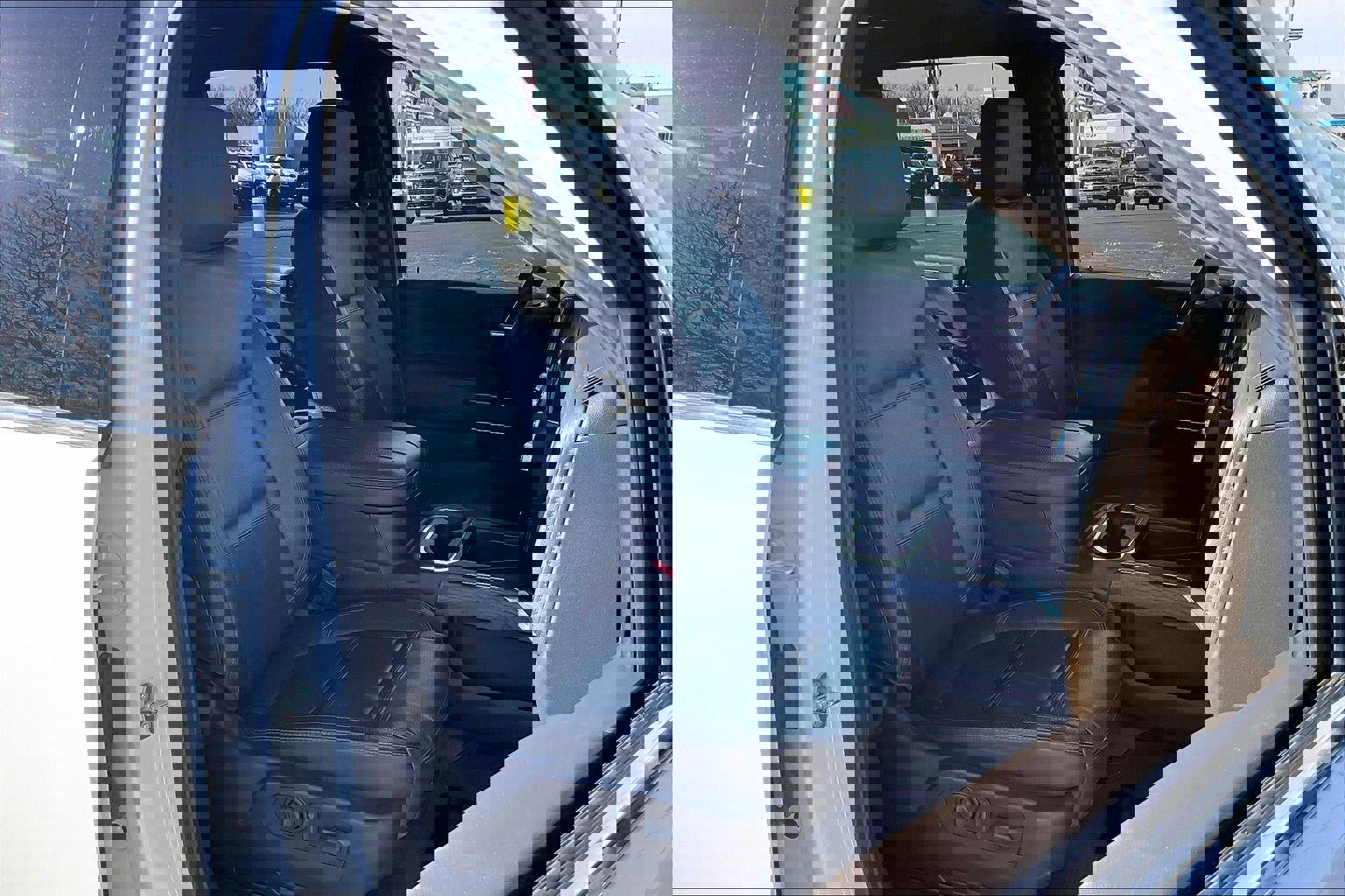 Used 2023 GMC Sierra 3500 Denali image 8