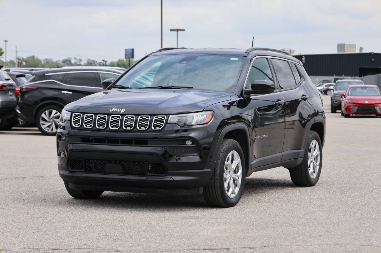 Used 2024 Jeep Compass Latitude AWD/4WD image 6