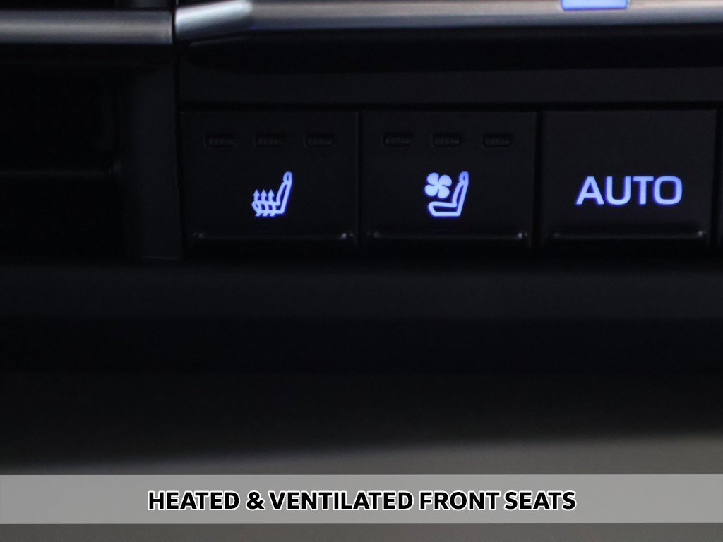 Used 2022 Toyota Sienna Limited image 8