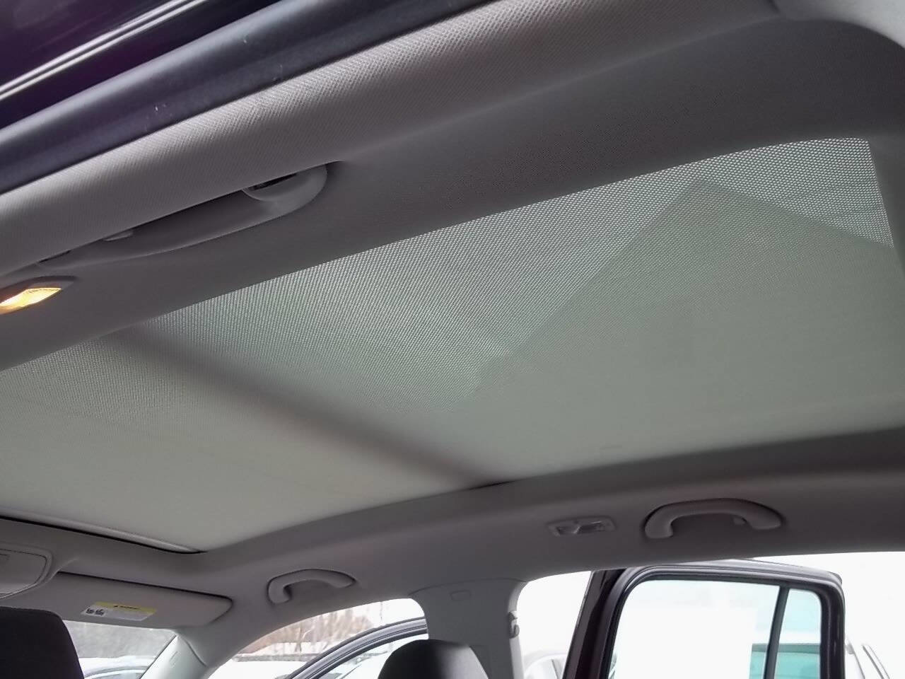 Used 2017 Volkswagen Tiguan Sport image 15